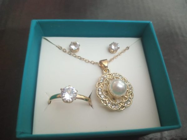 Crystal Simulated Button Pearl Pendant With Gold Tone Chain And Stud Earrings And Rings Set