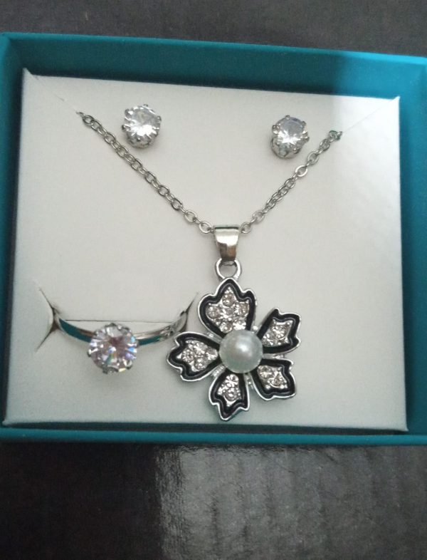 Ladies Flower Jewelry Sets Necklace Earring And Ring Set ( Silver )