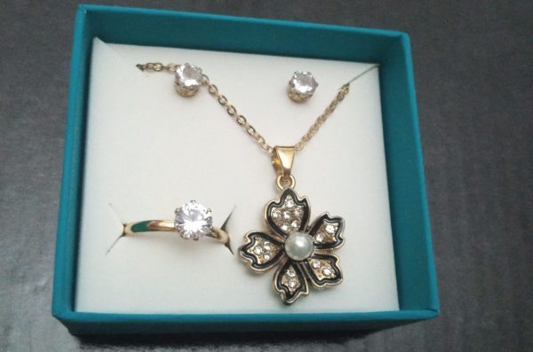 Ladies Golden Flower Jewelry Sets Necklace Earring And Ring Set